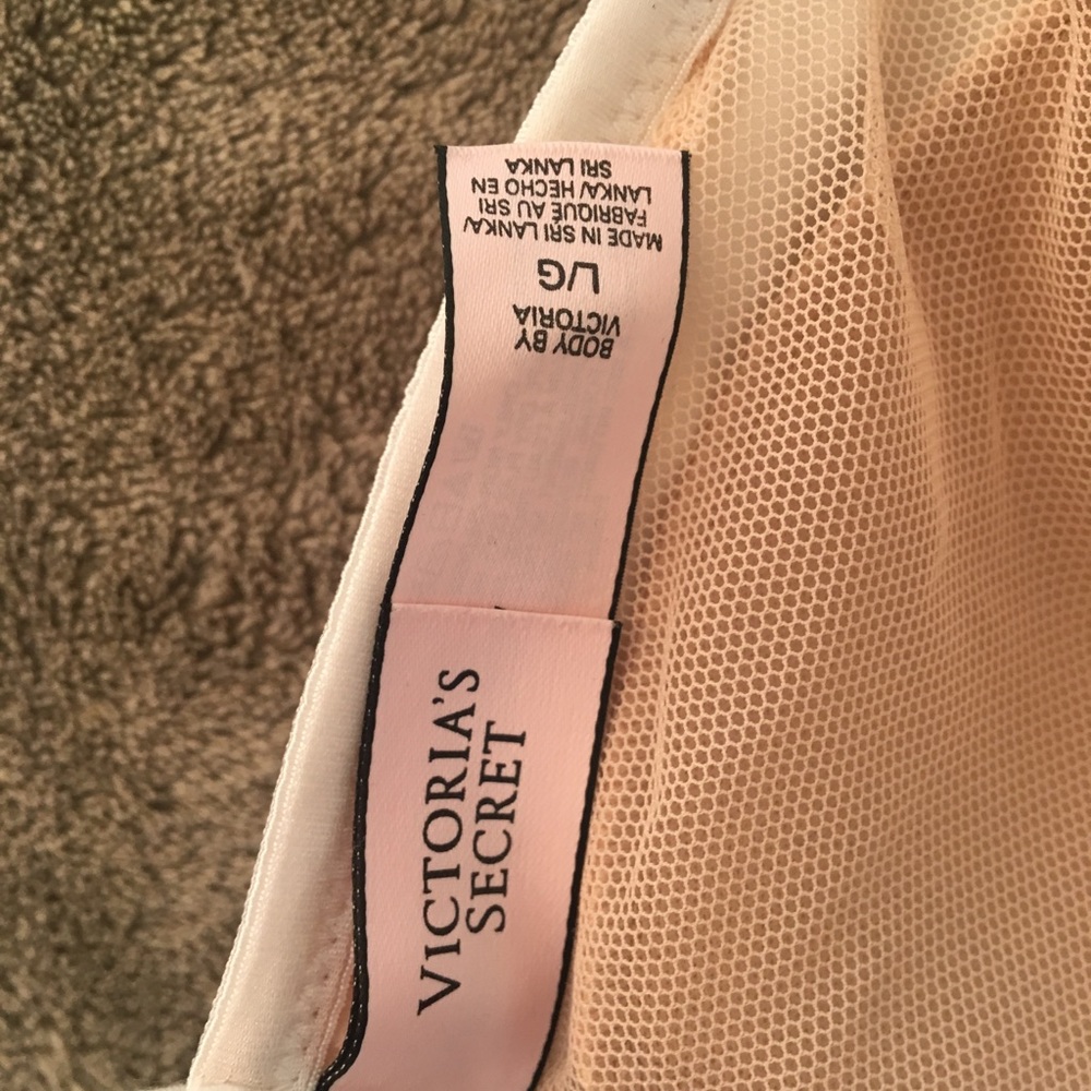 Victoria’s Secret White Lace Bralette - Picture 2 of 4